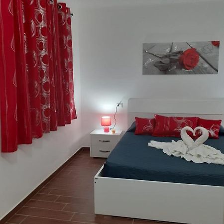 Апартаменты Sos Appentos 3 - Indipendente 4/6 Posti Letto Синискола Экстерьер фото