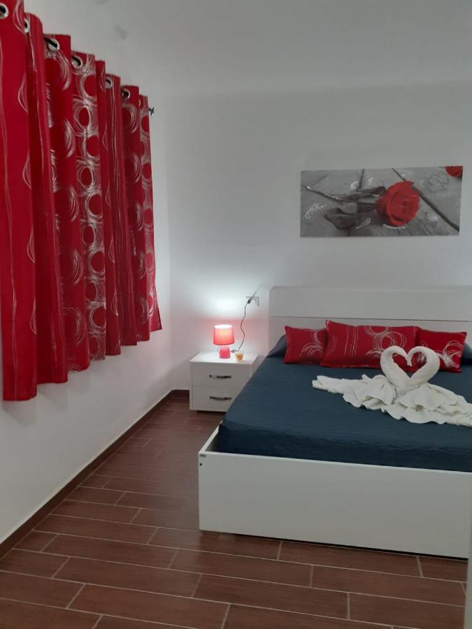 Апартаменты Sos Appentos 3 - Indipendente 4/6 Posti Letto Синискола Экстерьер фото